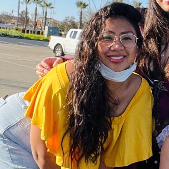 Meet your Posher, Nikki - Picture 1 of 2